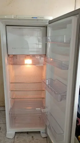 Geladeira Brastemp Club com Dispenser de Água Inox